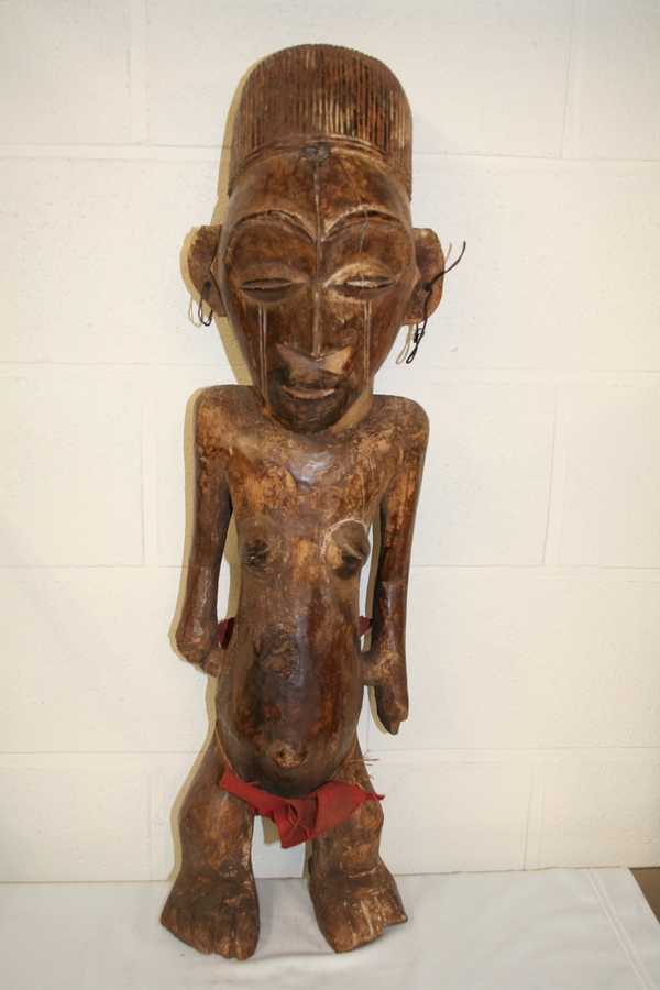 Mangbetu(statue), d`afrique : R.D. du Congo, statuette Mangbetu(statue), masque ancien africain Mangbetu(statue), art du R.D. du Congo - Art Africain, collection privées Belgique. Statue africaine de la tribu des Mangbetu(statue), provenant du R.D. du Congo, 1621:Magnifique statue féminine Mangbetu h.8Ocm.
Le crâne allongé est accentué par sa coiffure typiquement Mangbetu.Milieu du 20eme sc.. art,culture,masque,statue,statuette,pot,ivoire,exposition,expo,masque original,masques,statues,statuettes,pots,expositions,expo,masques originaux,collectionneur d`art,art africain,culture africaine,masque africain,statue africaine,statuette africaine,pot africain,ivoire africain,exposition africain,expo africain,masque origina africainl,masques africains,statues africaines,statuettes africaines,pots africains,expositions africaines,expo africaines,masques originaux  africains,collectionneur d`art africain